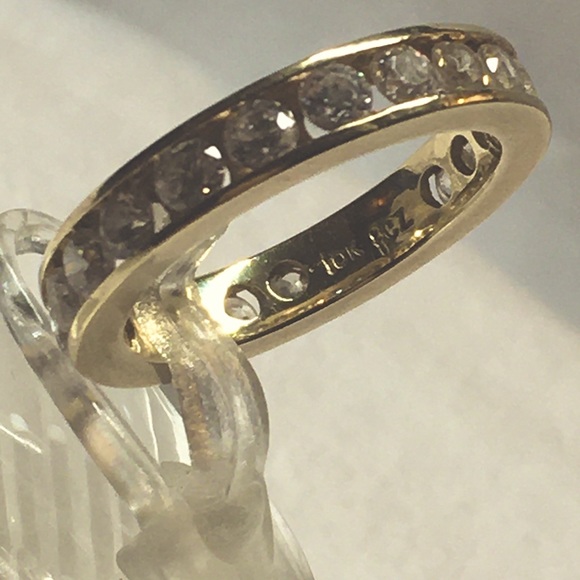 10K Solid Gold CZ Ring - Picture 4 of 11